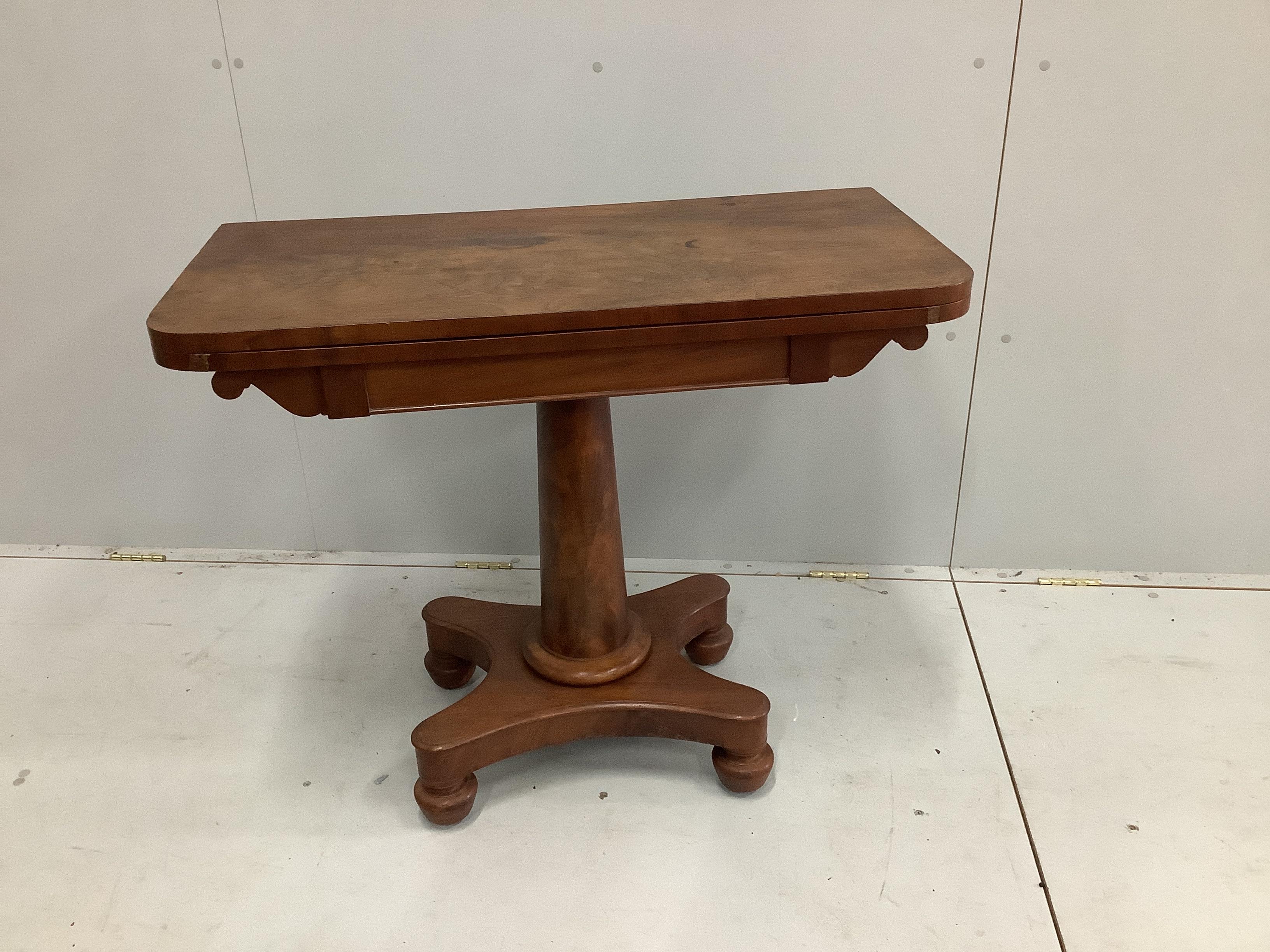 An early Victorian mahogany folding card table, width 92cm, depth 45cm, height 76cm
